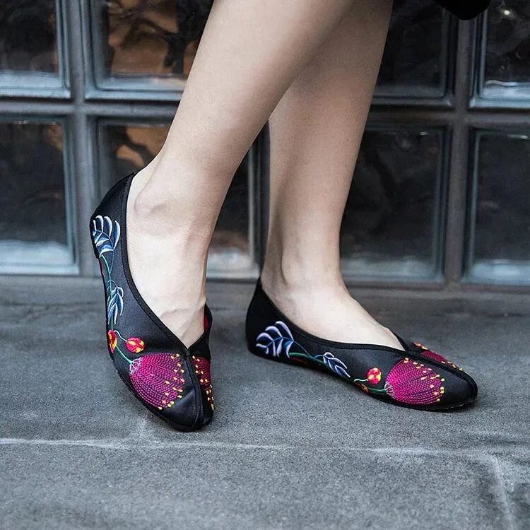 Floral Embroidered Shoes - Black