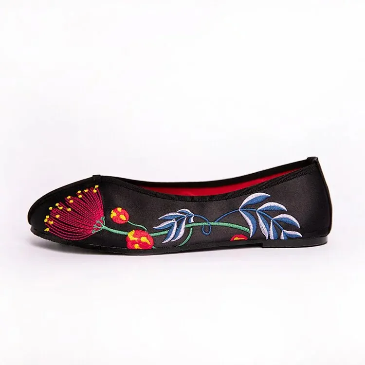 Floral Embroidered Shoes - Black